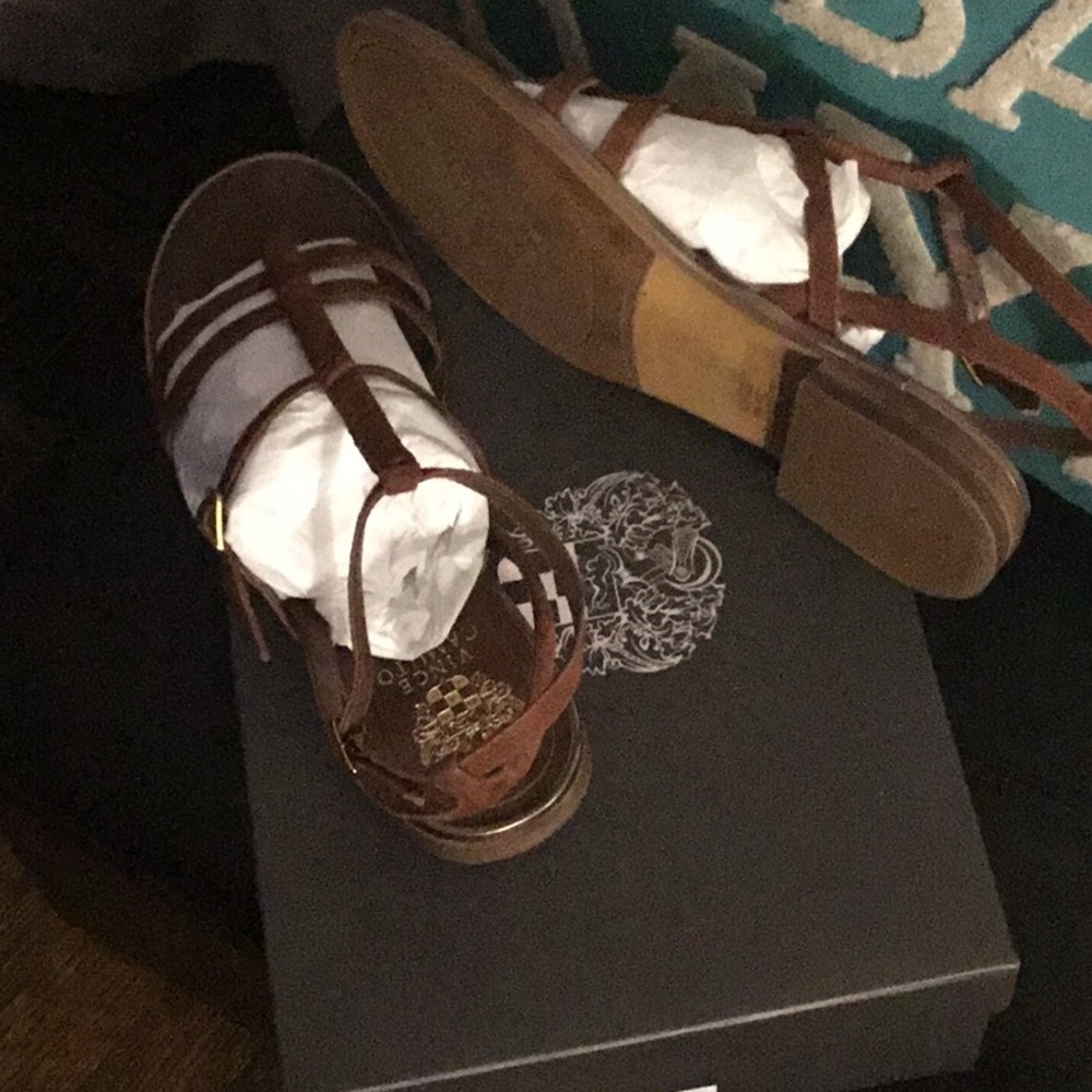 Vince Camuto - Picture 5 of 7